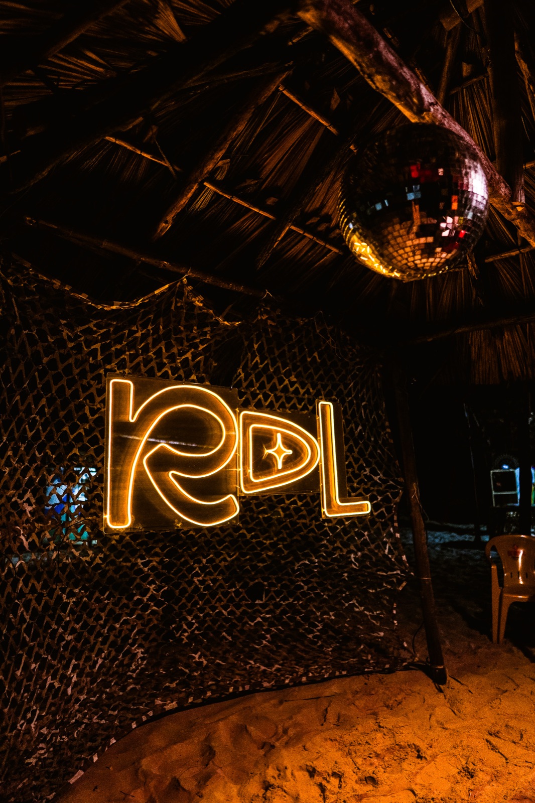 Bar da praia ao entardecer